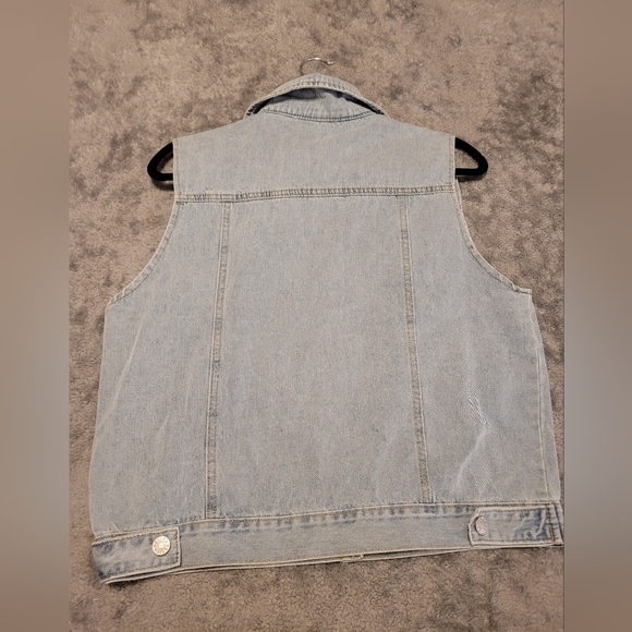 Woman's Cellabie Jean Vest - Picture 2 of 6